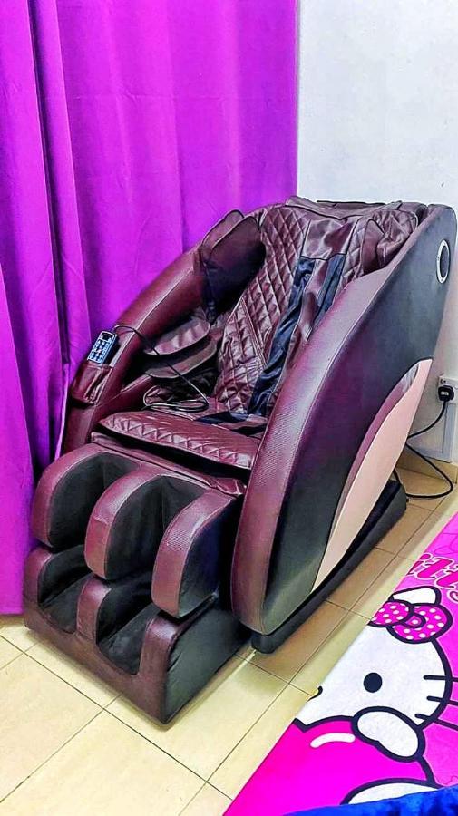 Homestay Delisha Parit Raja Uthm Exterior foto